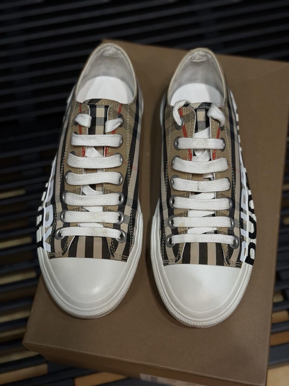 Burberry Burberry Women's Check Logo Lace-Up Size 36.5EU/6.5US W Size US 6.5 / IT 36.5 - 12 Thumbnail