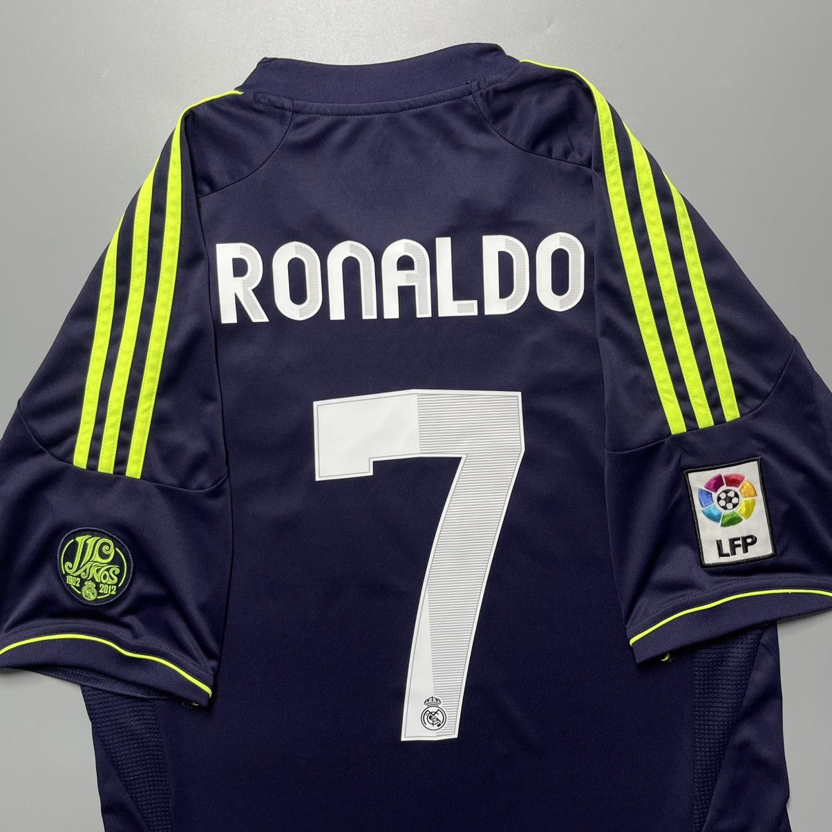 Adidas REAL MADRID 2012/2013 FOOTBALL AWAY JERSEY #7 RONALDO Size US M / EU 48-50 / 2 - 9 Thumbnail