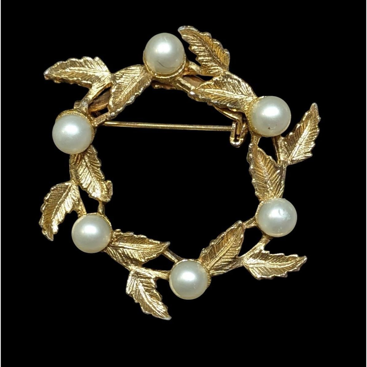 Other Vintage DFA Dubarry Fifth Avenue Gold Tone Leaf Wreath Brooc Size ONE SIZE - 1 Thumbnail