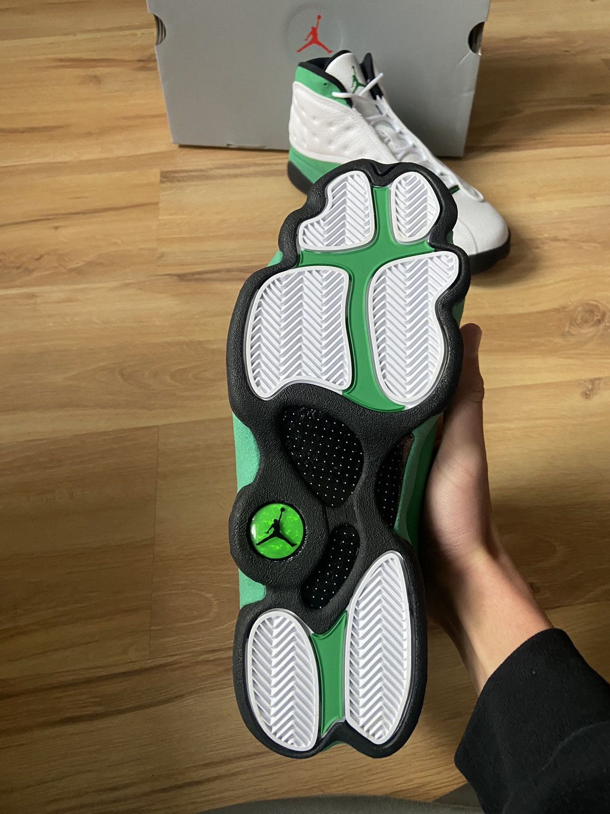 Nike Air Jordan 13 Lucky Green 2020 Size US 9.5 / EU 42-43 - 4 Thumbnail