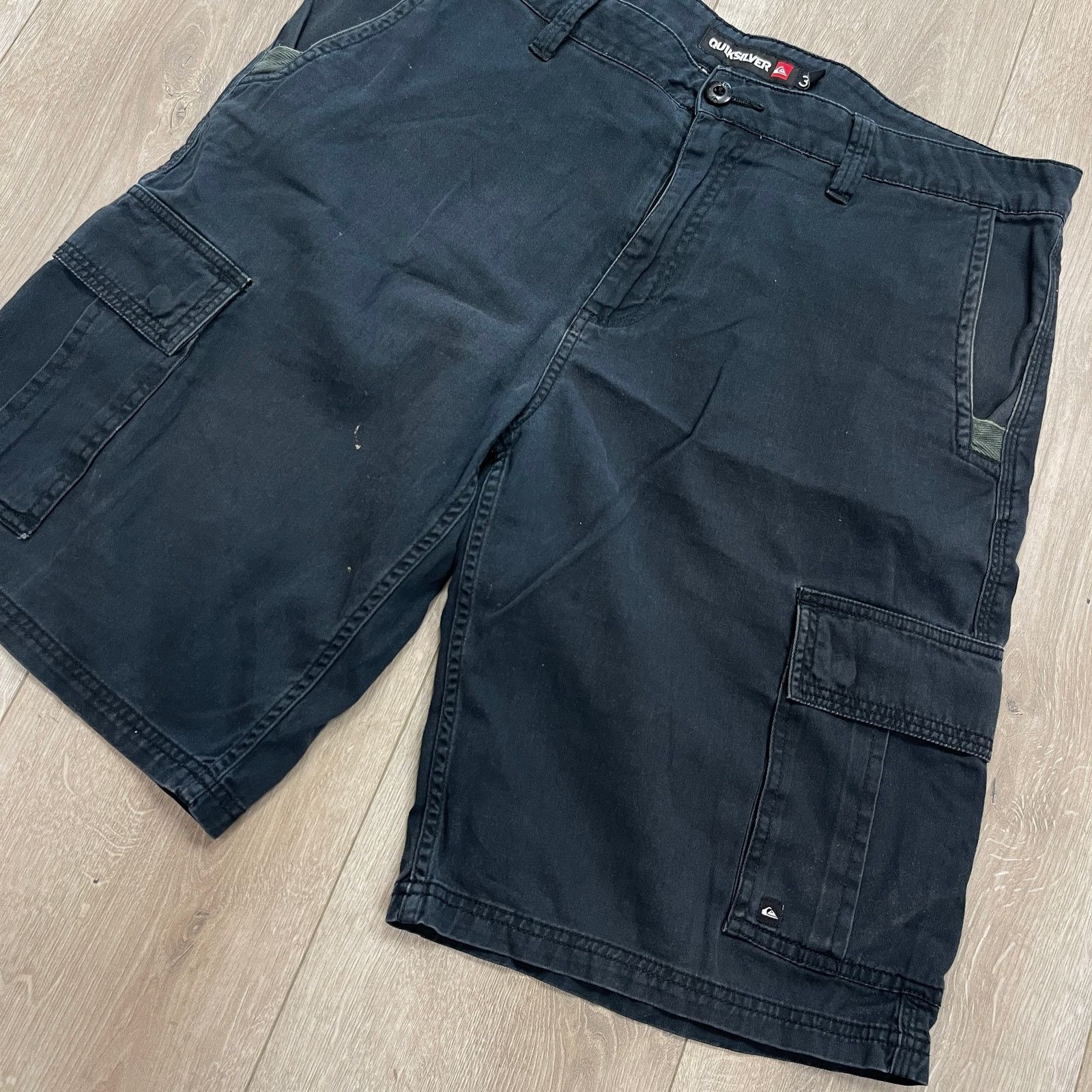 Quiksilver Quiksilver Black Cargo Shorts size 33 B7 Size US 33 - 2 Thumbnail