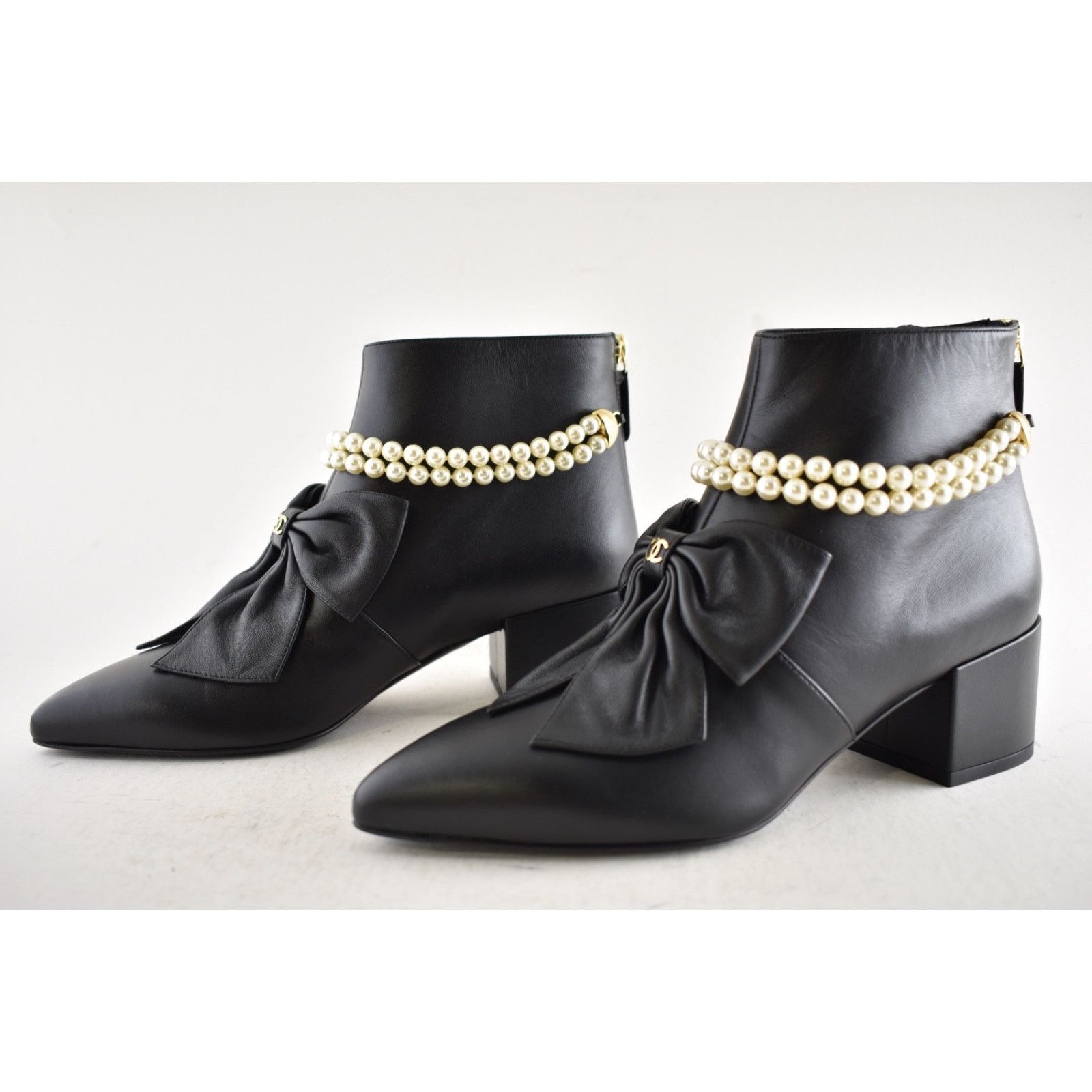 Chanel Chanel 24A Black Lambskin Pearl CC Bow Ankle Heel Boots 37.5 Size US 7.5 / IT 37.5 - 19 Thumbnail