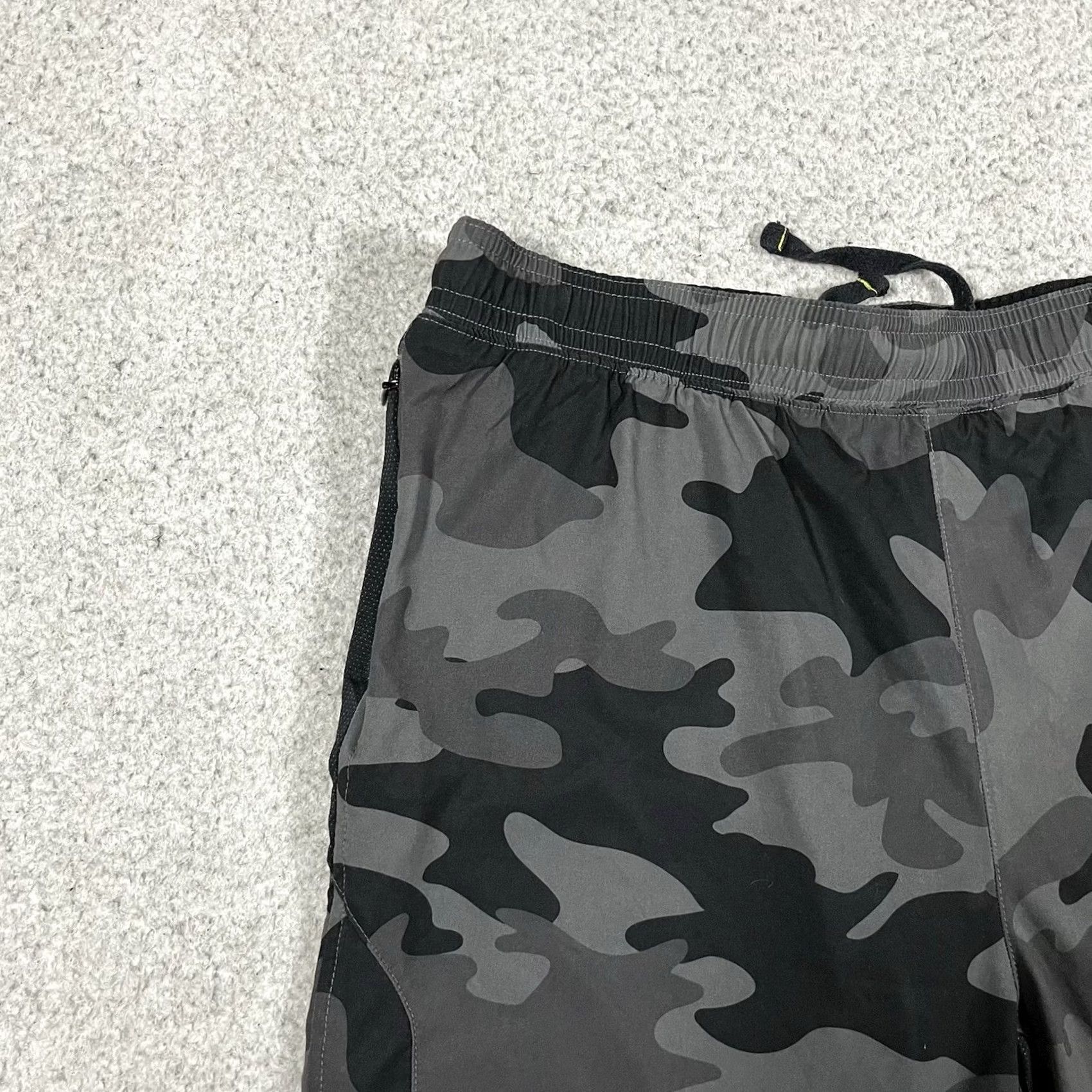 Vintage Soulcycle Shorts Mens M Gray Camo Performance Lined Athletic Gym Workout Shirt? Size US 31 - 7 Thumbnail
