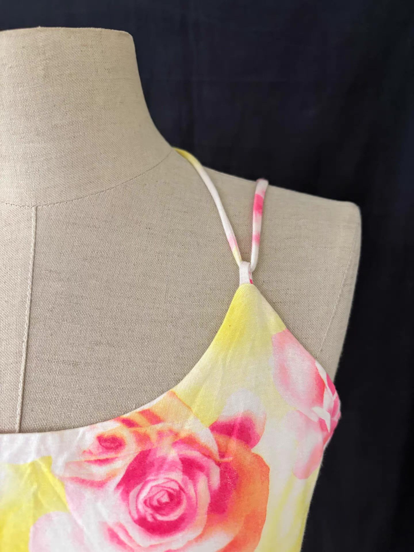 Versace Versus Versace Women's Rose Print Camisole Ｑ21 Size L / US 10 / IT 46 - 4 Thumbnail