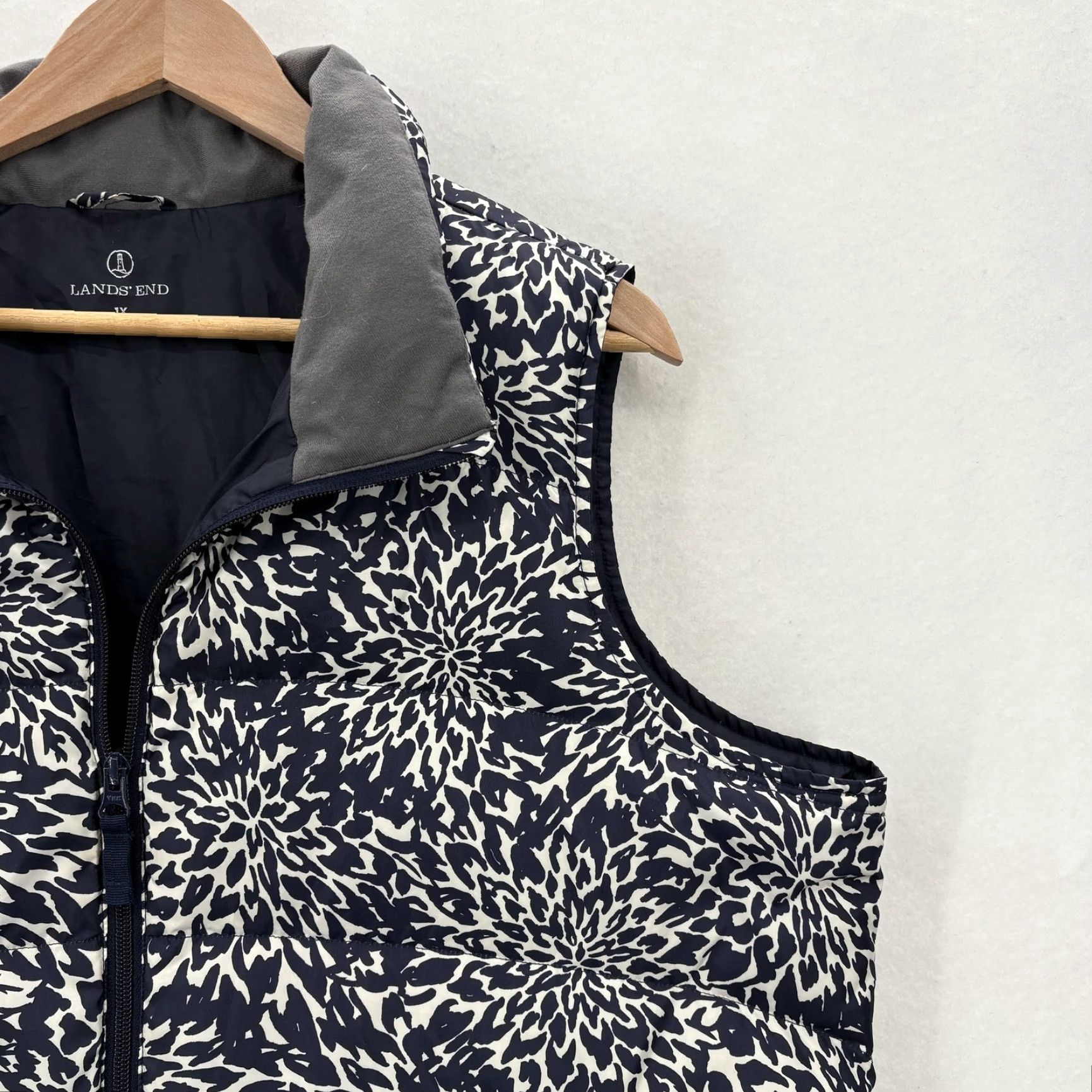 Lands' End VINTAGE Lands' End Vest Womens 1X Blue Floral Down Puffer Quilted Full Zip Warm Travel Size XL / US 12-14 / IT 48-50 - 2 Thumbnail