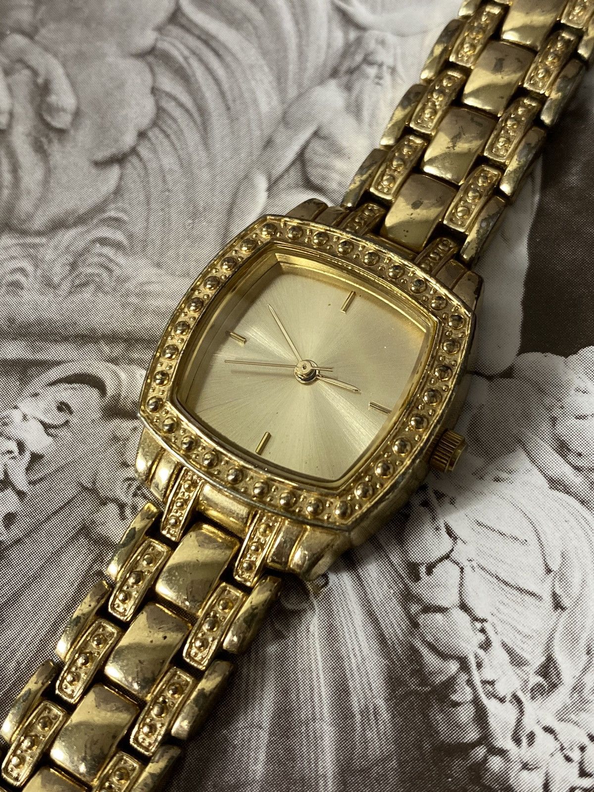 Japanese Brand Vintage Avon Watch Rhinestone Gold Tone Size ONE SIZE - 8 Thumbnail