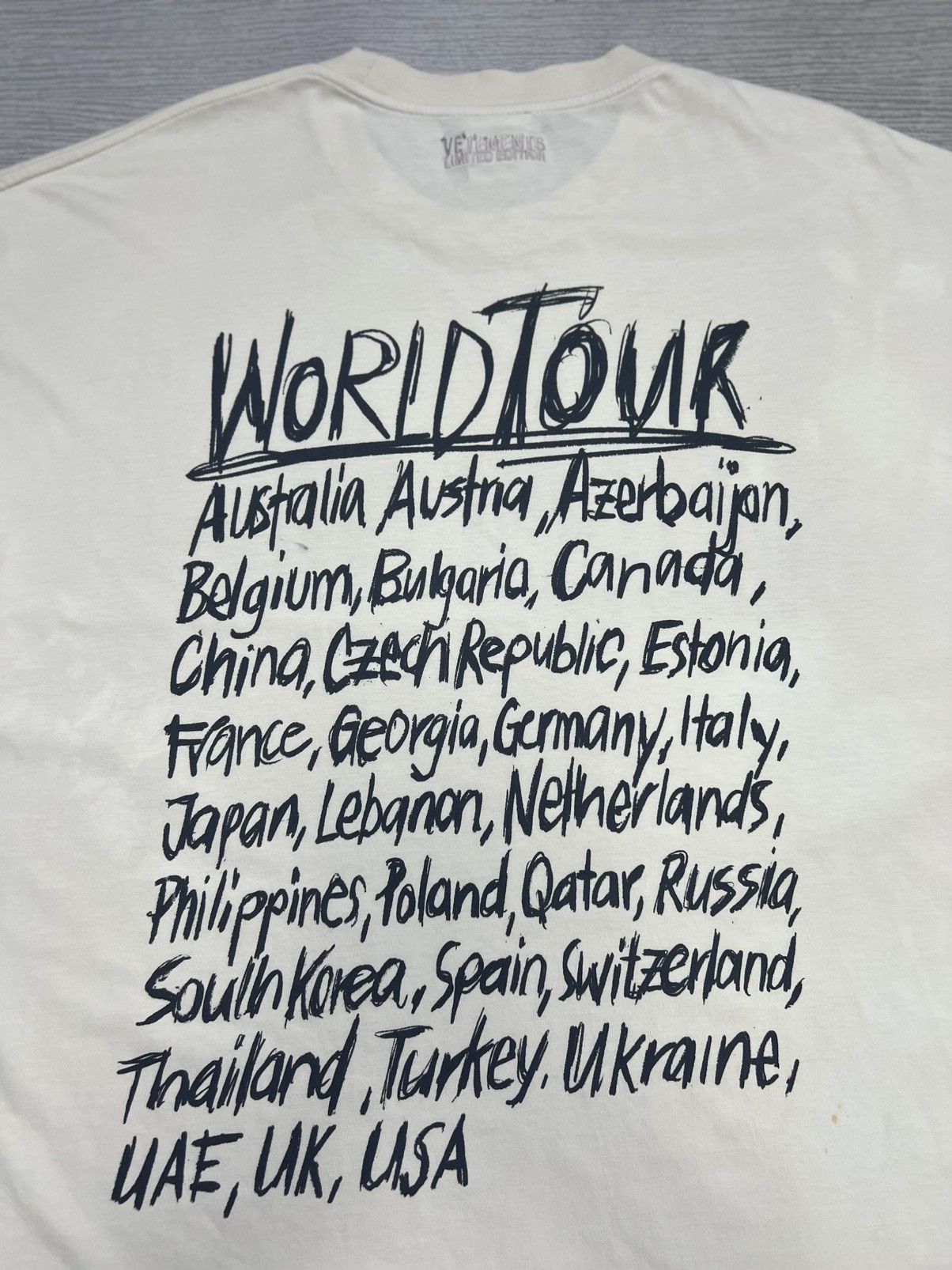 Vetements Vetements - World Tour Logo Oversized T-Shirt Size US XS / EU 42 / 0 - 15 Thumbnail