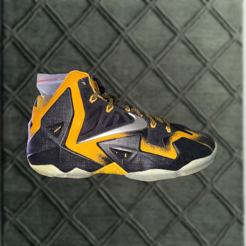 Nike Nike LeBron 11 Bumble Bee PE Promo Sample Size 10 RARE Mens Sneaker Multicolor Shoes Size US 10 / EU 43 - 1 Thumbnail