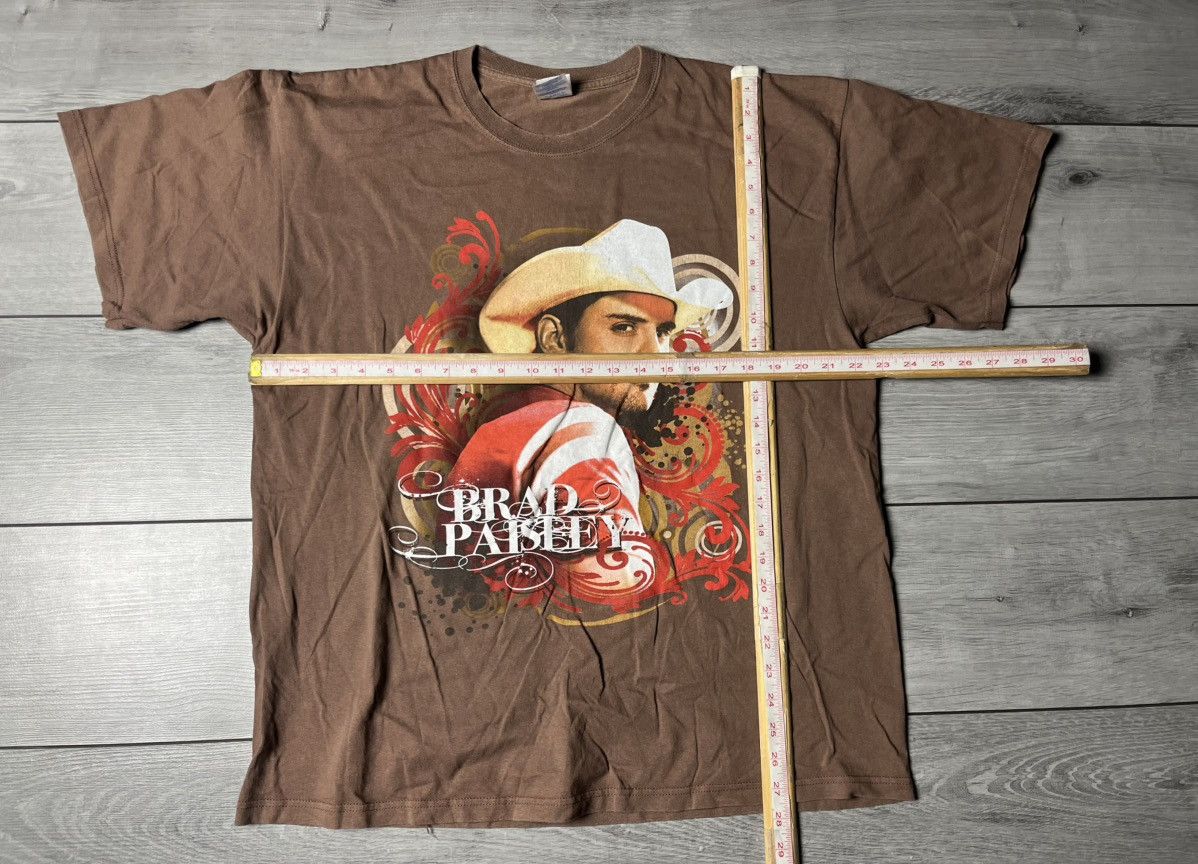 Band Tees VINTAGE Brad Paisley Tour T Shirt Music Country Concert Size US XL / EU 56 / 4 - 5 Thumbnail