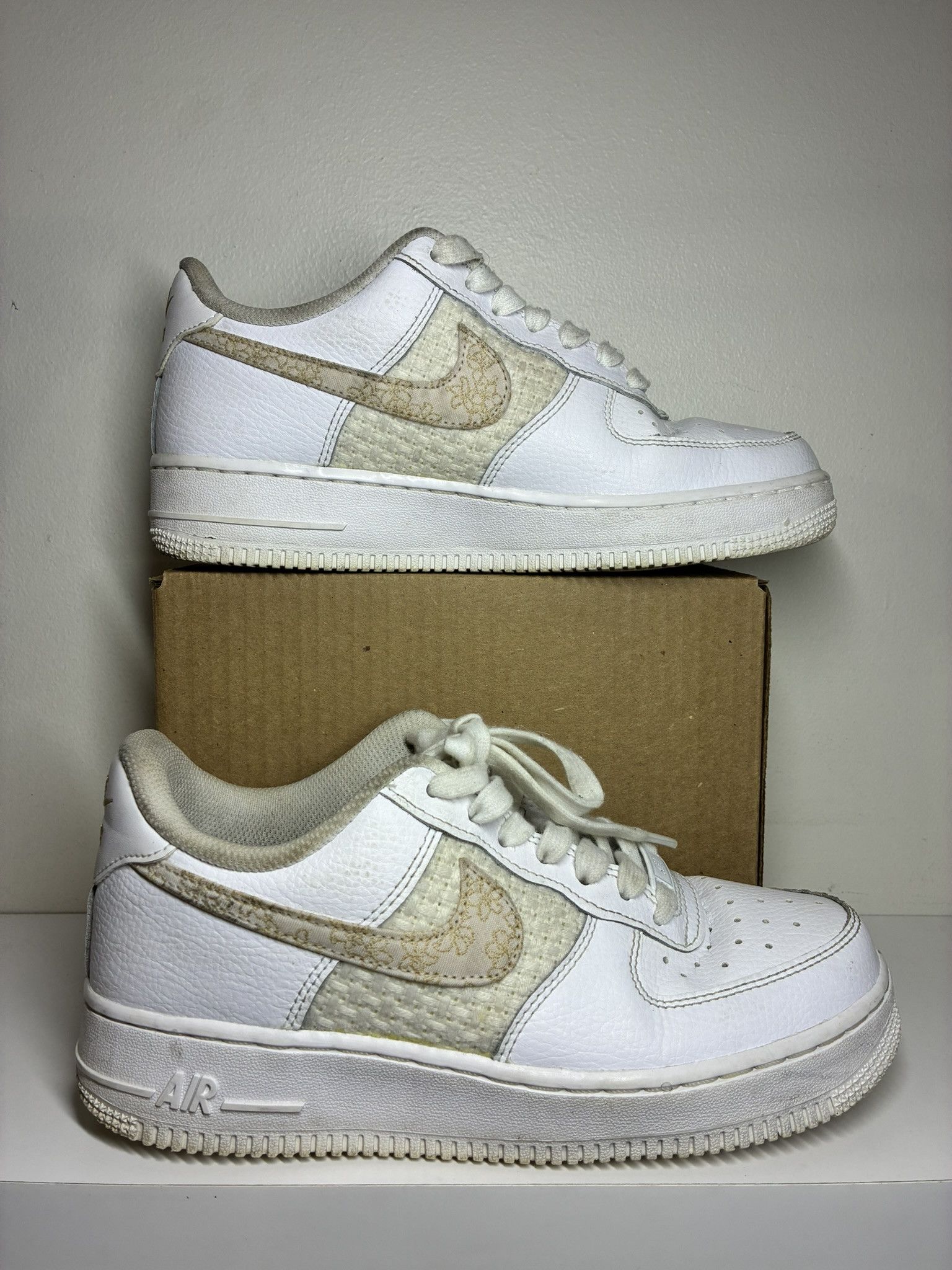 Nike Nike Air Force 1 '07 SE White/Flower Sneakers Women's Size 8 Size US 8 / IT 38 - 1 Thumbnail