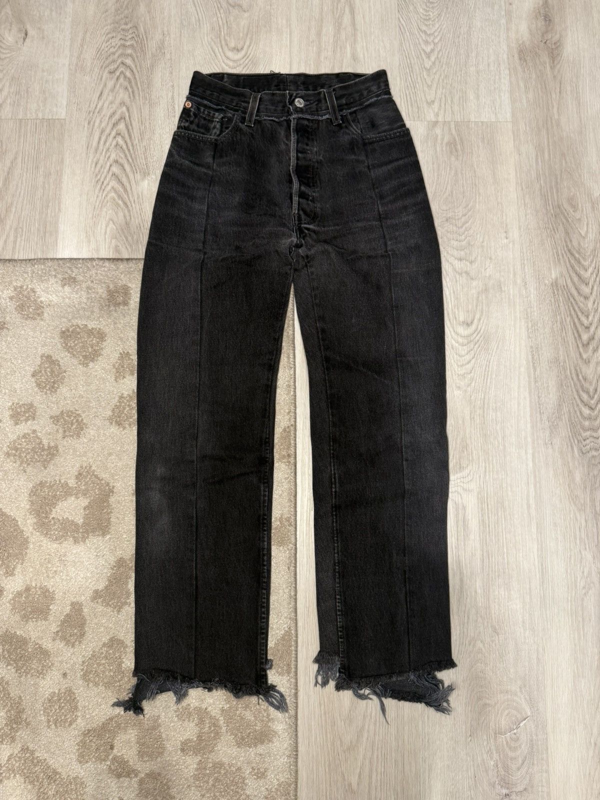 パンツ vetements reworked jeans BLACK VETEMENTS x Levis Reworked Zip Denim in Black | FWRD