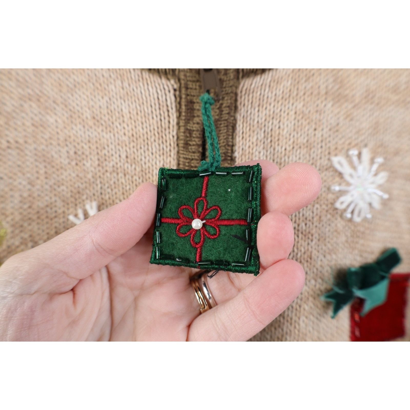 Vintage Vintage 90s Christmas Santa Snowflake Knit Cardigan Sweater Size L / US 10 / IT 46 - 4 Thumbnail