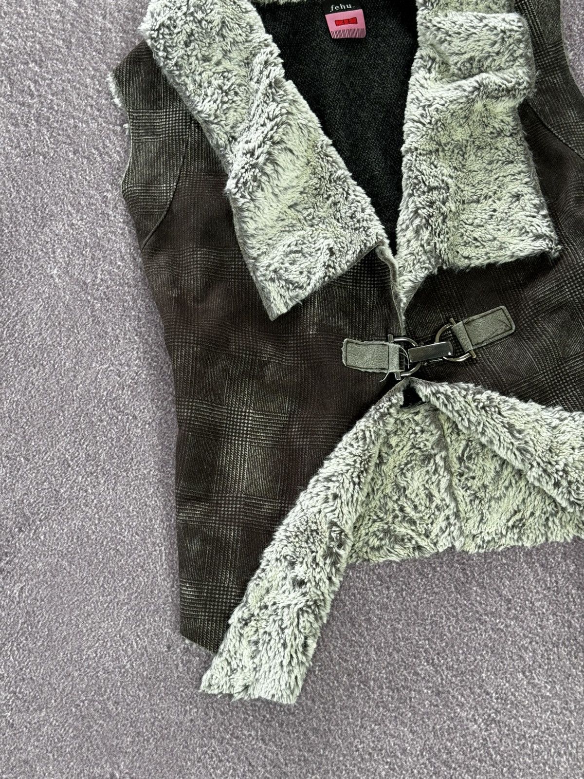 Japanese Brand Avant Garde Y2K Vintage Fuzzy Glam Vest Size M / US 6-8 / IT 42-44 - 9 Thumbnail