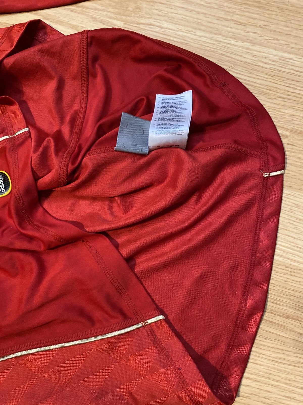 Adidas Original match-issue Liverpool FC jerseyfrom 2010 with Agger Size US M / EU 48-50 / 2 - 10 Thumbnail