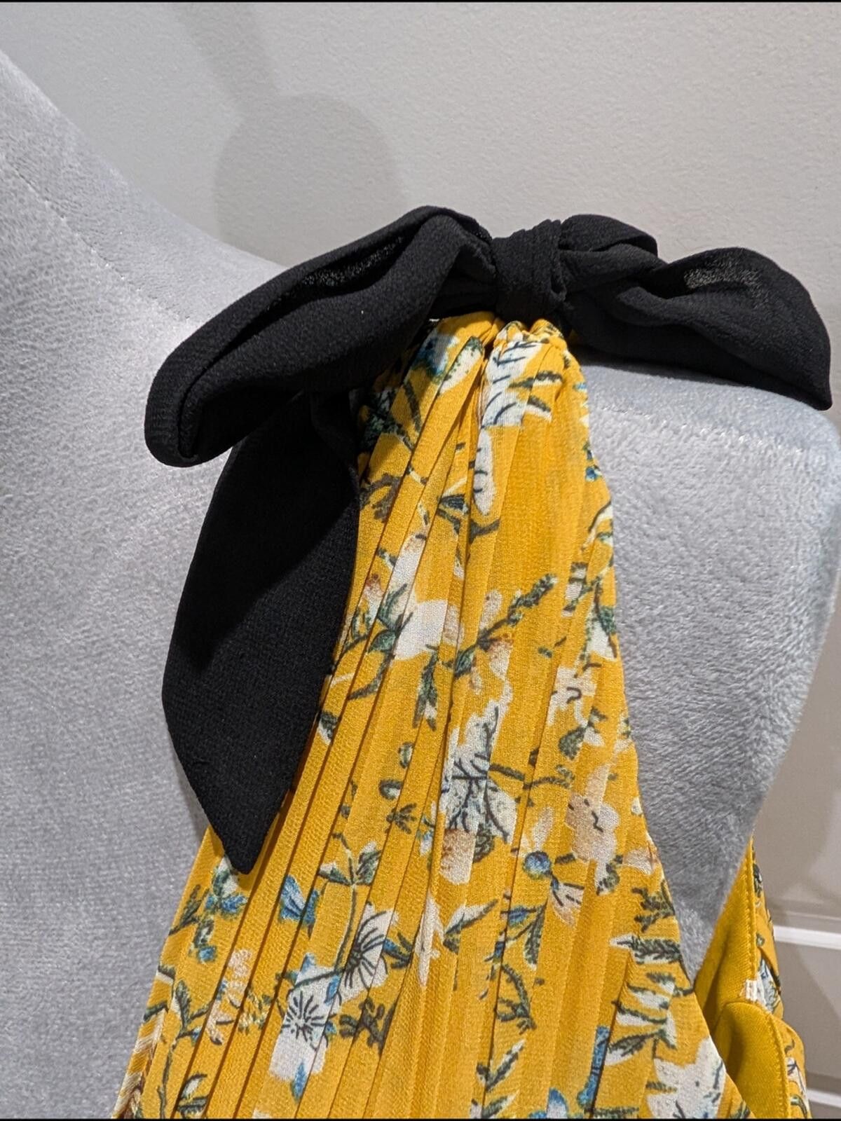 Lulus Lulu's Yellow Floral Pleated Tiered Maxi Dress Size S / US 4 / IT 40 - 4 Thumbnail