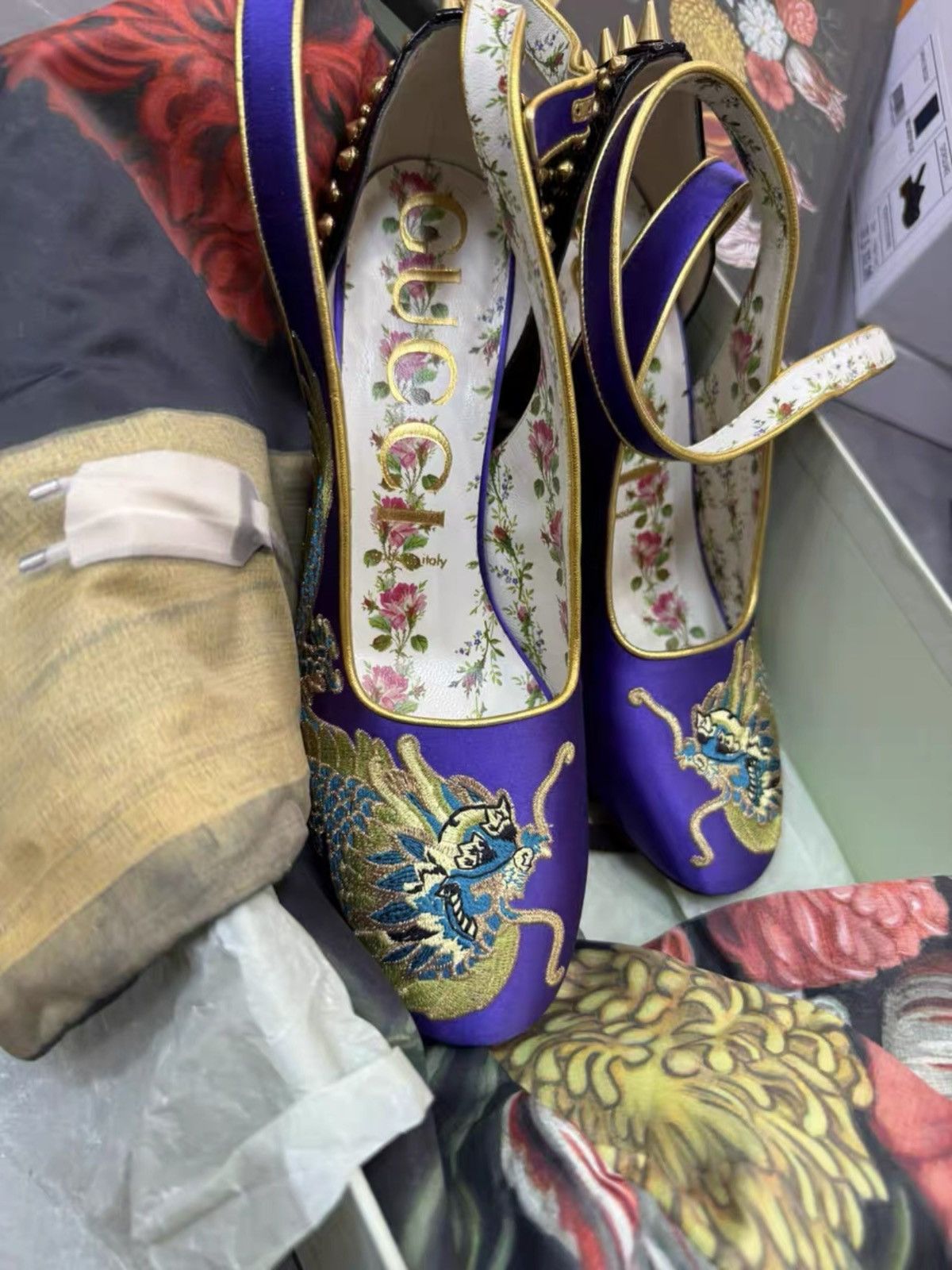 Gucci Rare Gucci Runway Satin Embroidered Dragon Caspar Pumps Size US 7.5 / IT 37.5 - 10 Thumbnail
