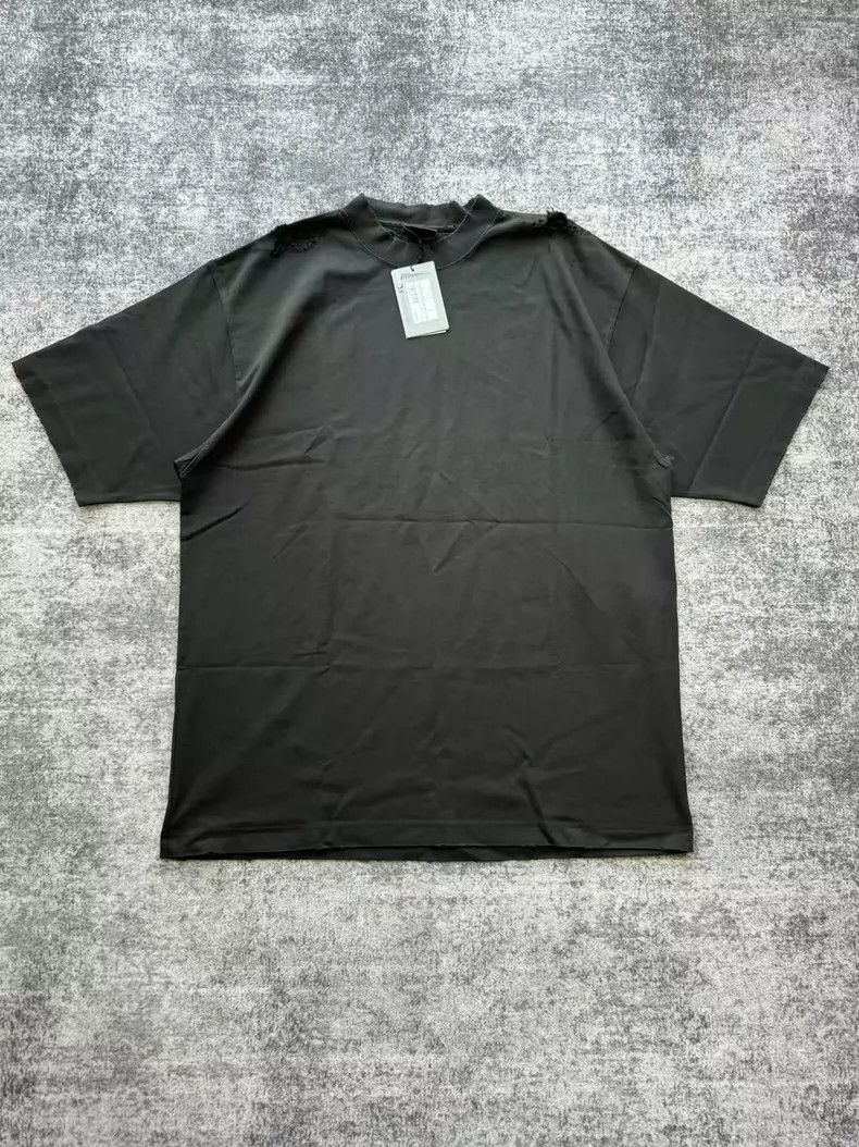 Balenciaga Balenciaga Back Sanskrit Logo Destroyed Short Sleeve Size US M / EU 48-50 / 2 - 1 Thumbnail
