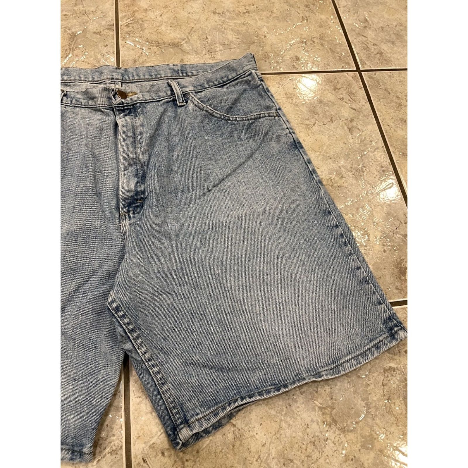 Wrangler Mens 40 Wrangler Relaxed Fit Denim Blue Jean Shorts 10" Classic Jorts Distressed Size US 40 / EU 56 - 7 Thumbnail