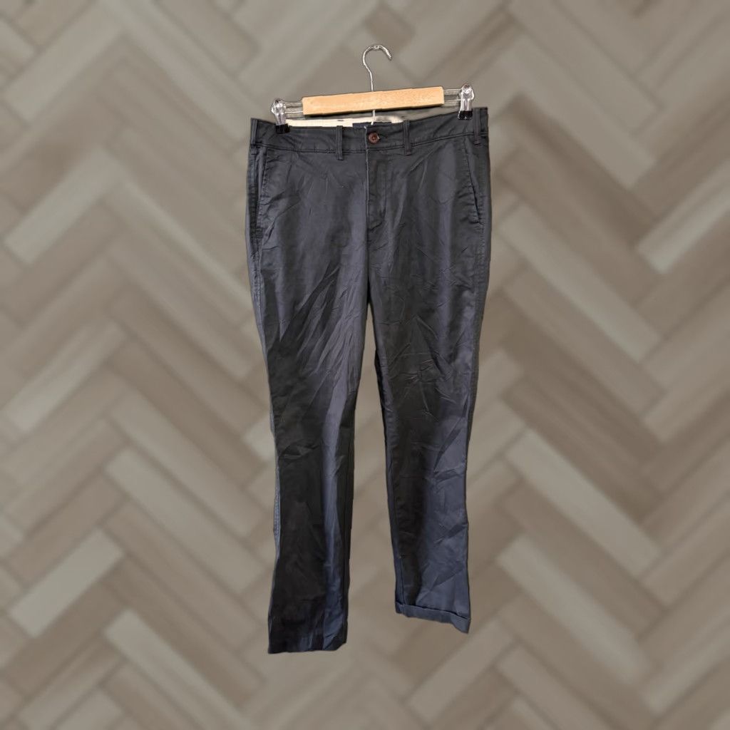 Abercrombie & Fitch Abercrombie & Fitch Mens Blue Chino Pants 28 x 32 Regular 28 Inseam 32 Color Blue Size 28 Chino Mens Size US 28 / EU 44 - 1 Thumbnail