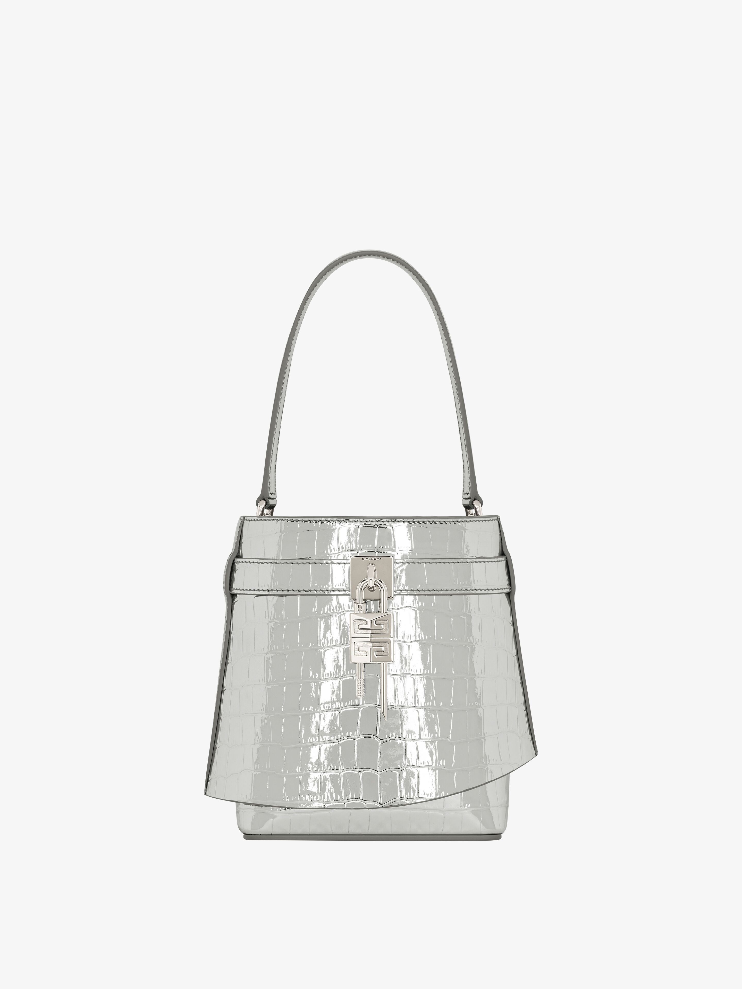 oc11z0725 Size: OS / Shark Lock Bucket Bag in Silvery