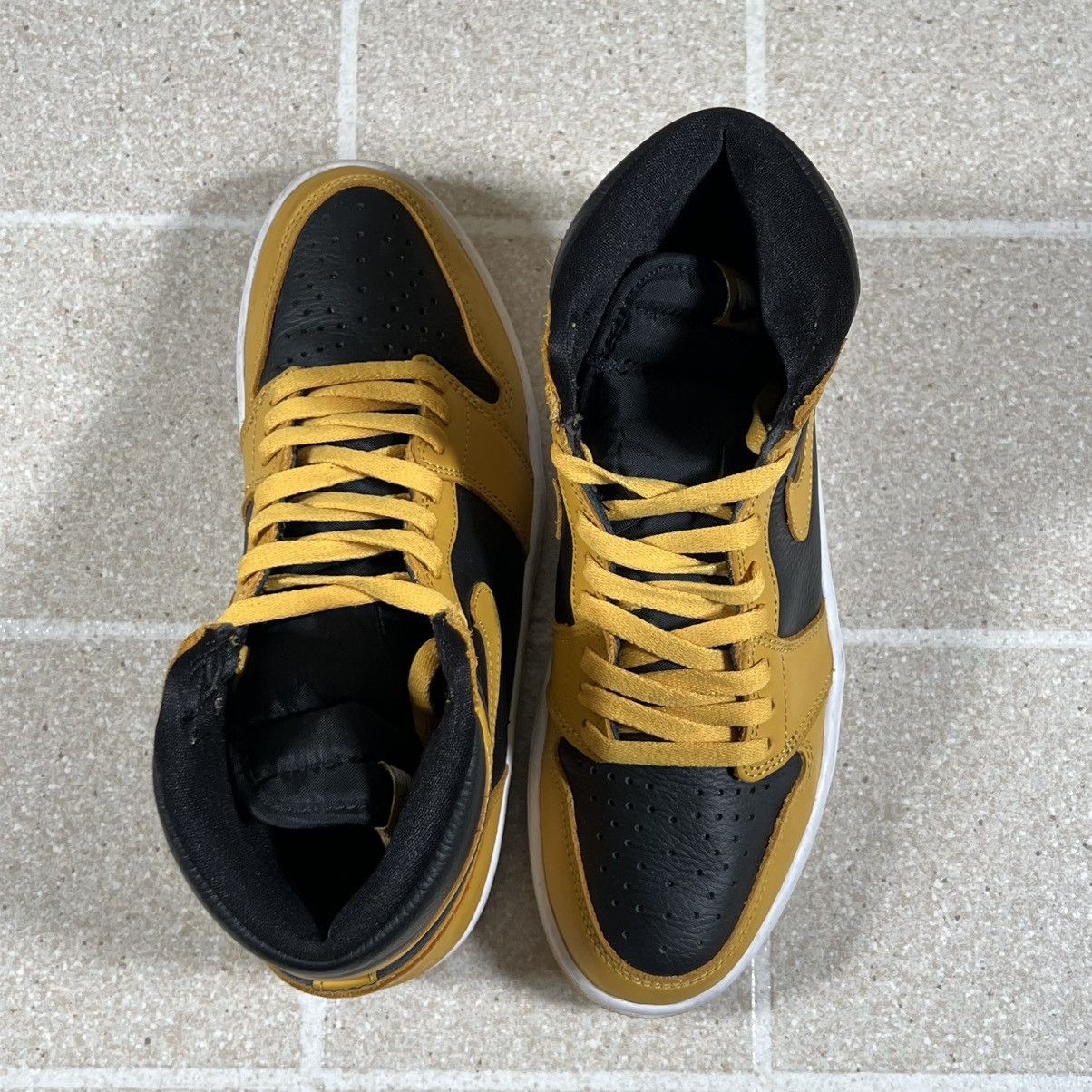 Jordan Brand Nike Air Jordan 1 Sneaker sz8.5 Yellow Retro High OG Pollen Size US 8.5 / EU 41-42 - 6 Thumbnail
