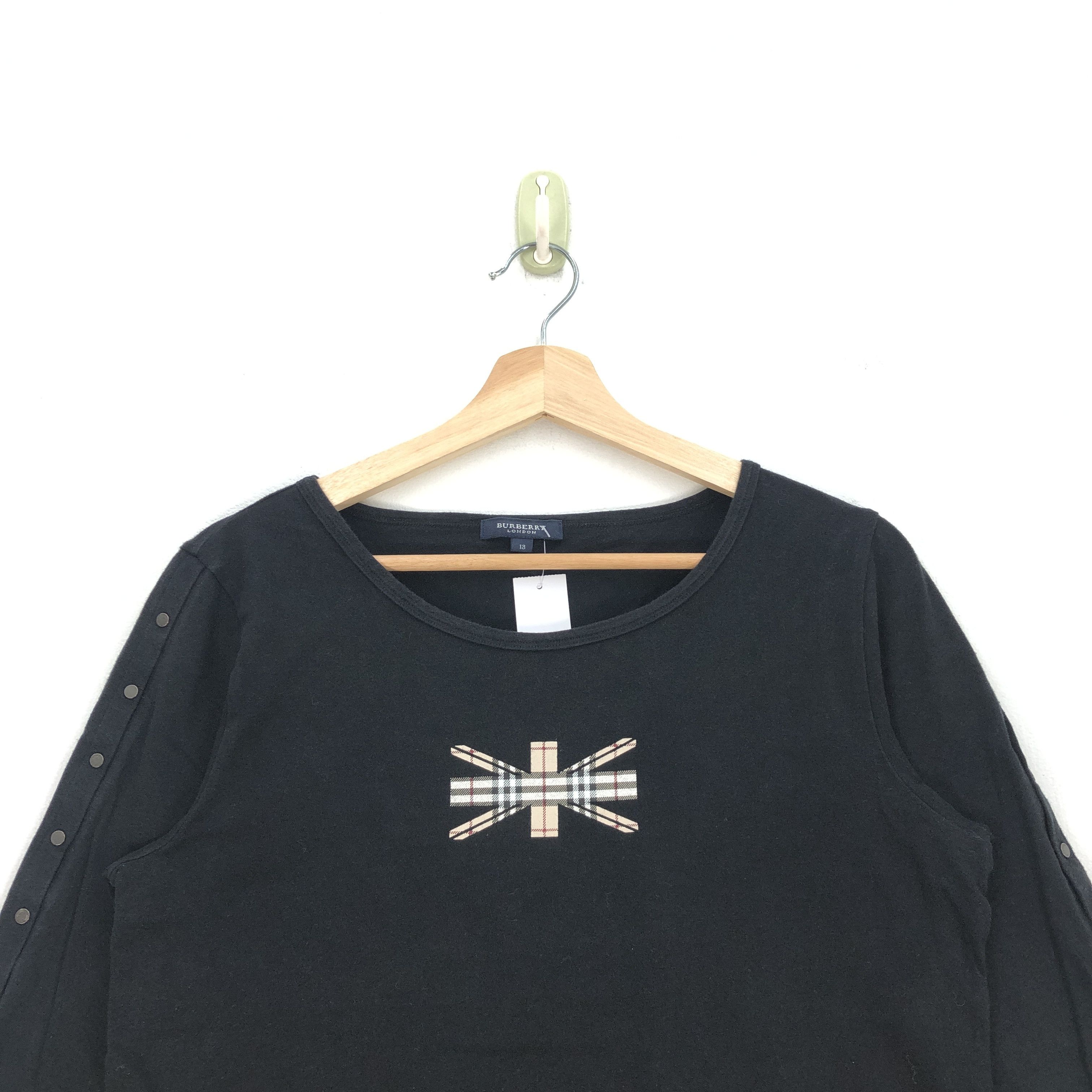Burberry Vintage Burberry T Shirt British Flag Burberrys Tee Size M / US 6-8 / IT 42-44 - 2 Thumbnail