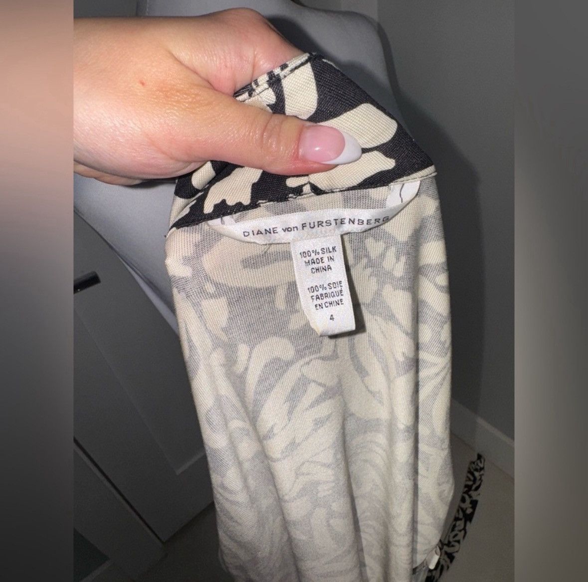 Diane von Furstenberg DIANE Von Furstenberg Julian Silk Wrap Dress/Size 4 Size S / US 4 / IT 40 - 7 Thumbnail