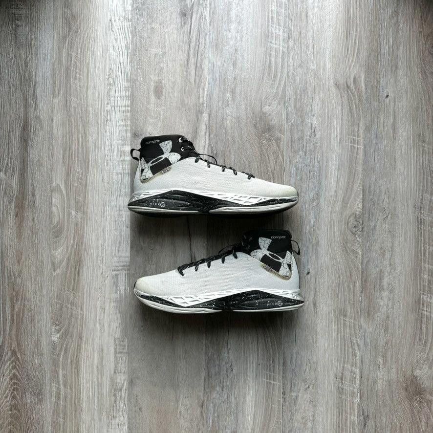 UNDER ARMOUR • Fire Shot Metallic Silver