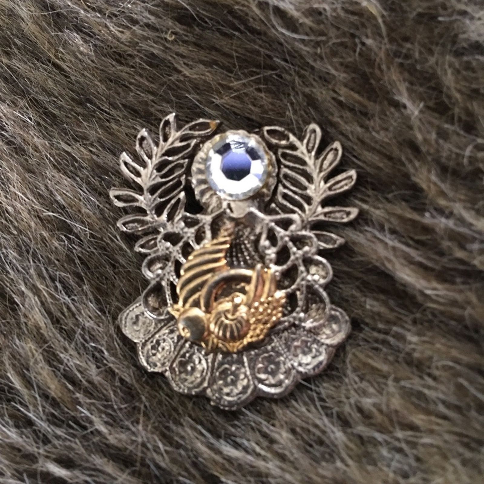 Vintage Vintage cornucopia crest two tone brooch pin Size ONE SIZE - 4 Thumbnail