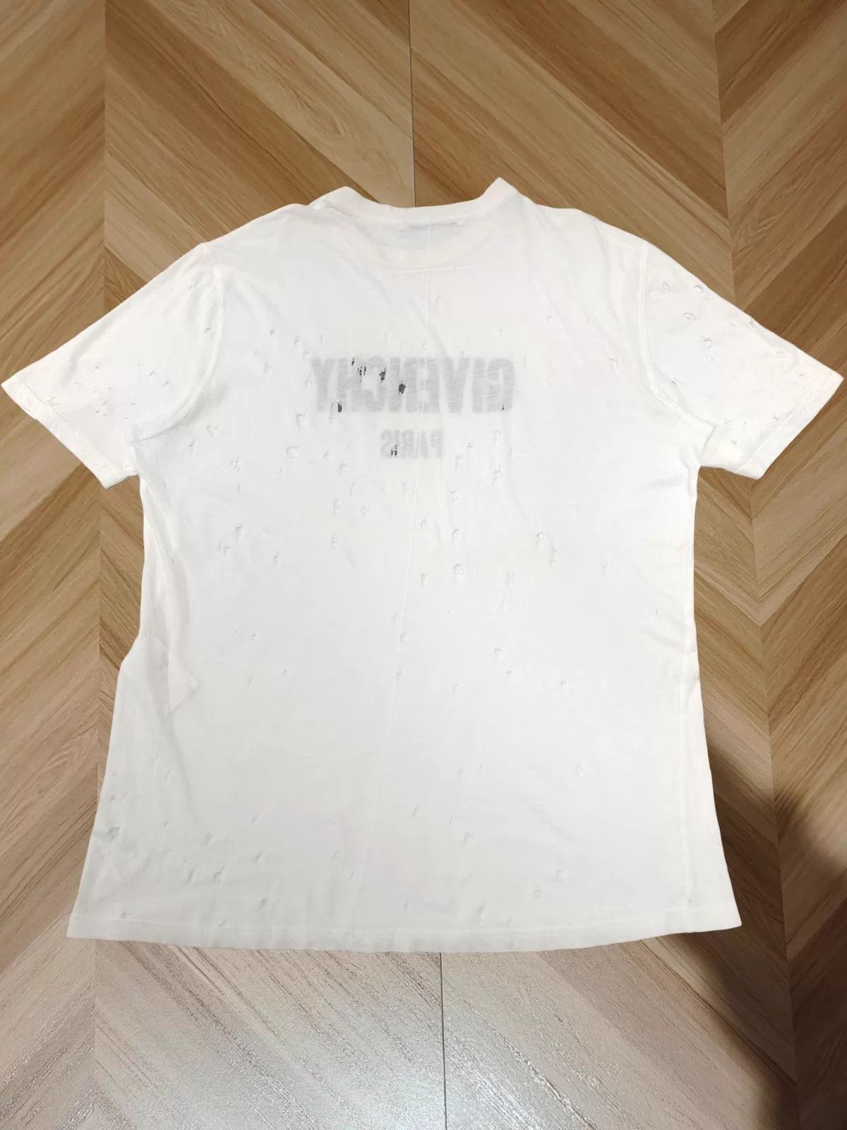 Givenchy Givenchy authentic distressed T-shirt Size S 99% new Size US S / EU 44-46 / 1 - 2 Thumbnail
