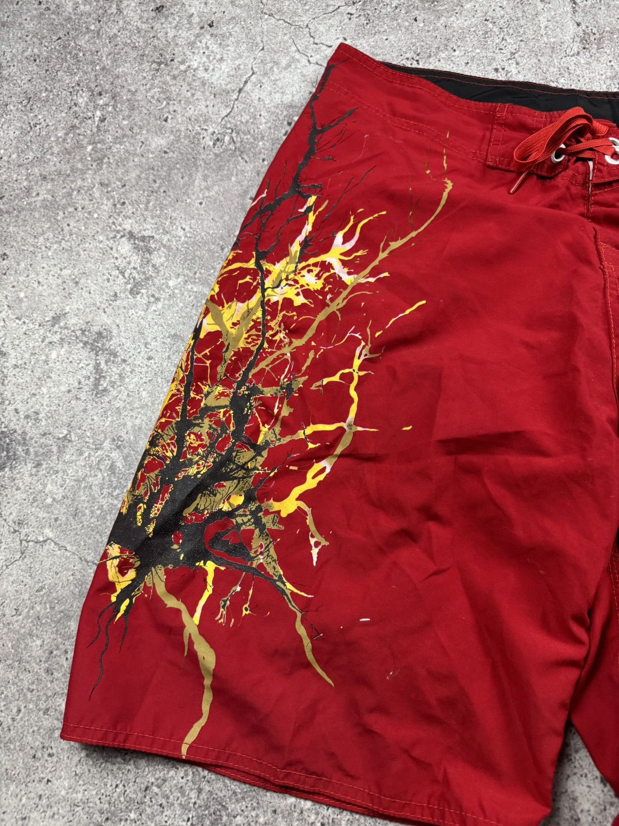 Quiksilver VINAGE QUICKSILVER Y2K FIRE GOLD TREE GRAPHIC SHORTS BILLA Size US 34 / EU 50 - 2 Thumbnail
