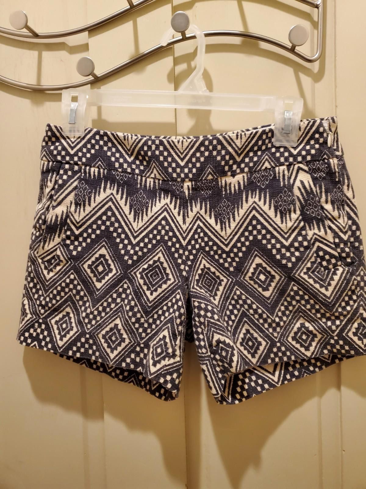 J.Crew J. Crew Wmns Sz 0 Black Cream Aztec Woven Cotton Shorts Boho Size 25" / US 0 / IT 36 - 1 Thumbnail