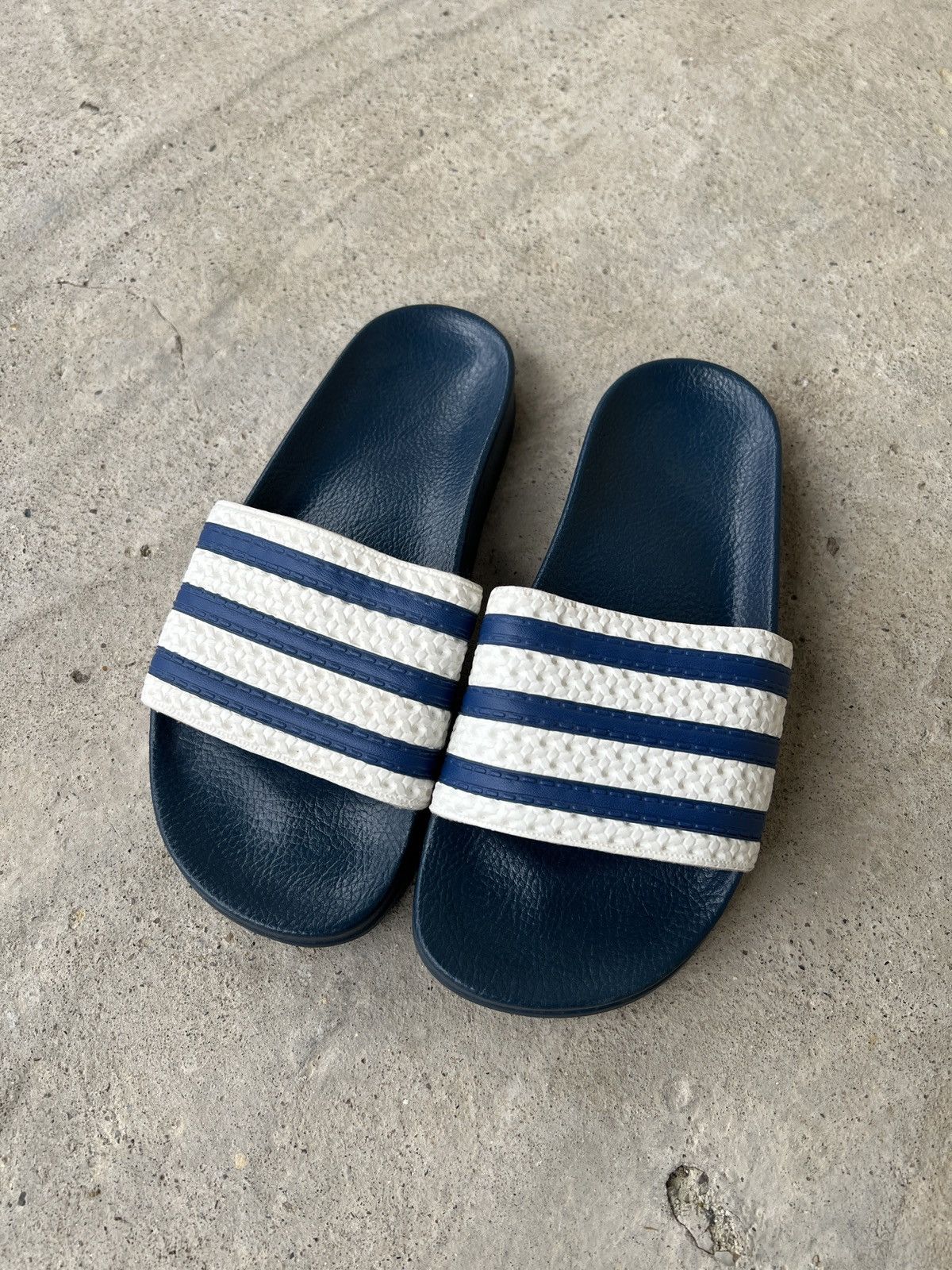 Adidas Adidas Adilette Slides Slippers Size US 5 / IT 35 - 1 Thumbnail