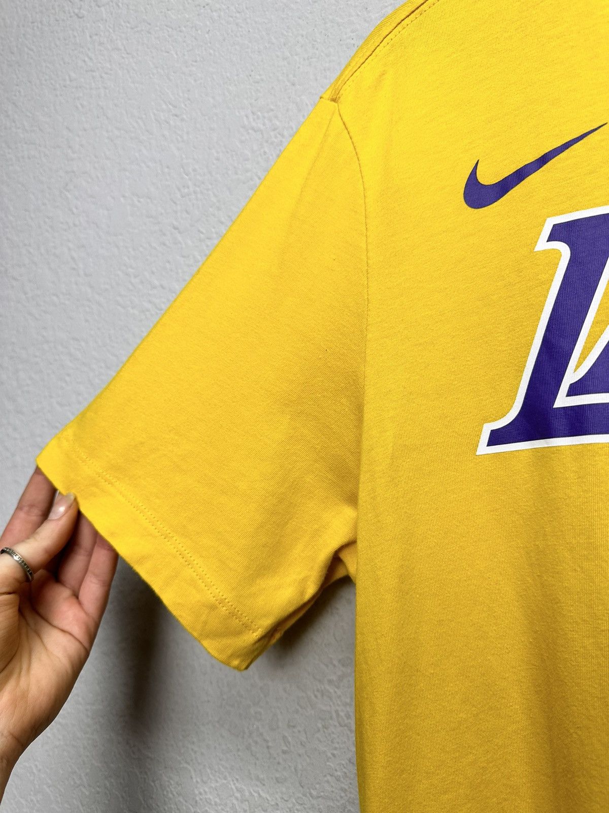 Nike Nike Lakers T-Shirt Basketball Soccer Jersey Streetwear Size US M / EU 48-50 / 2 - 4 Thumbnail