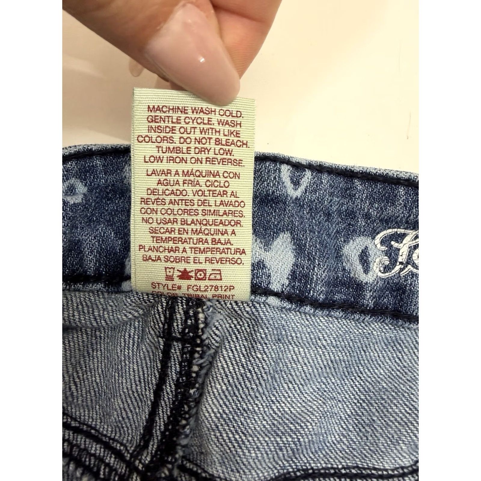 Faded Glory Faded Glory Womens Jean Shorts Size 14 Tribal Denim Rolled Hem Denim Shorts Casual 14 Womens Boys Girls? Size 36" / US 14 / IT 50 - 5 Thumbnail