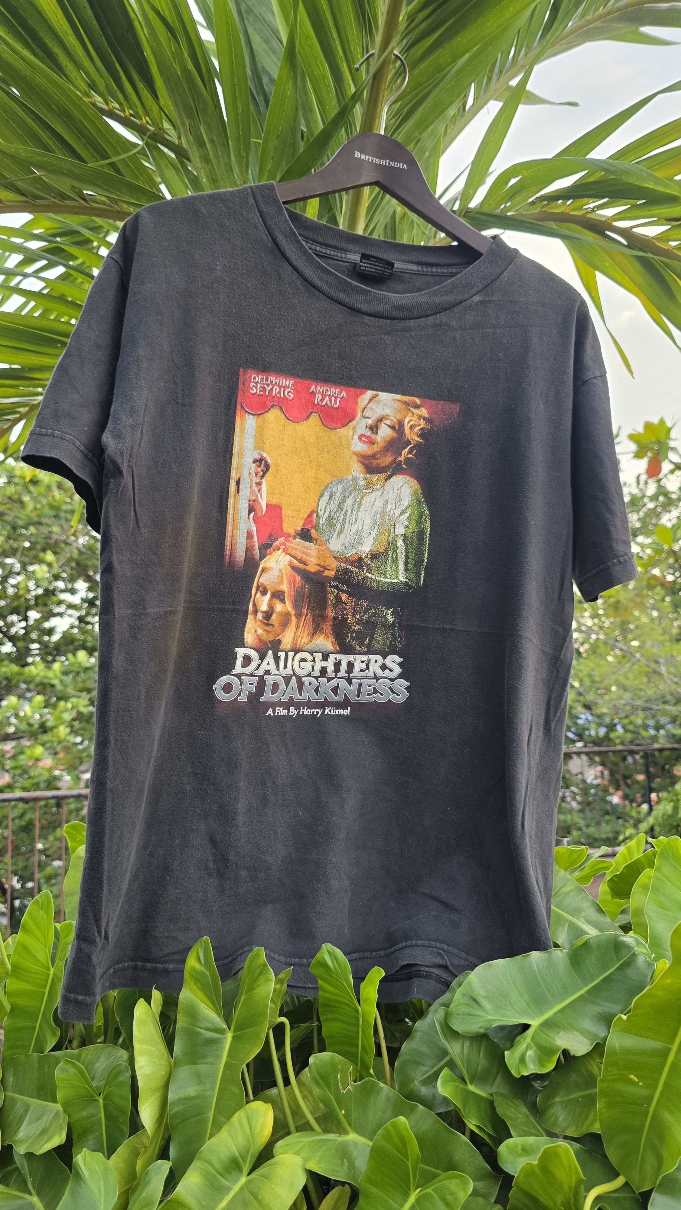 Expert Horror VINTAGE Y2K MOVIE DAUGHTER OF DARKNESS TSHIRT Size US M / EU 48-50 / 2 - 1 Thumbnail