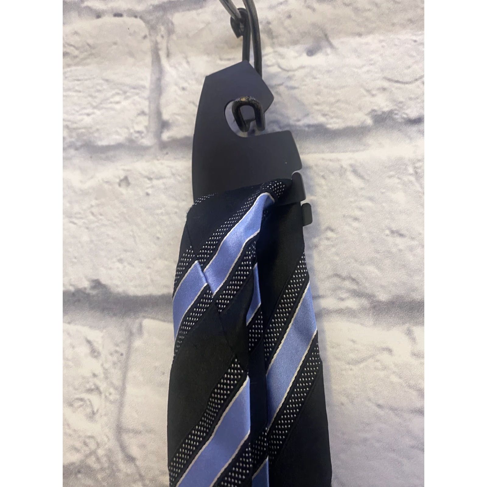 Vintage **Donald Trump Signature Collection Blue Stripe Tie 100% Silk** User: **Donald Trump Signature Collection Blue Stripe Mens Tie 100% Silk** Size ONE SIZE - 6 Thumbnail