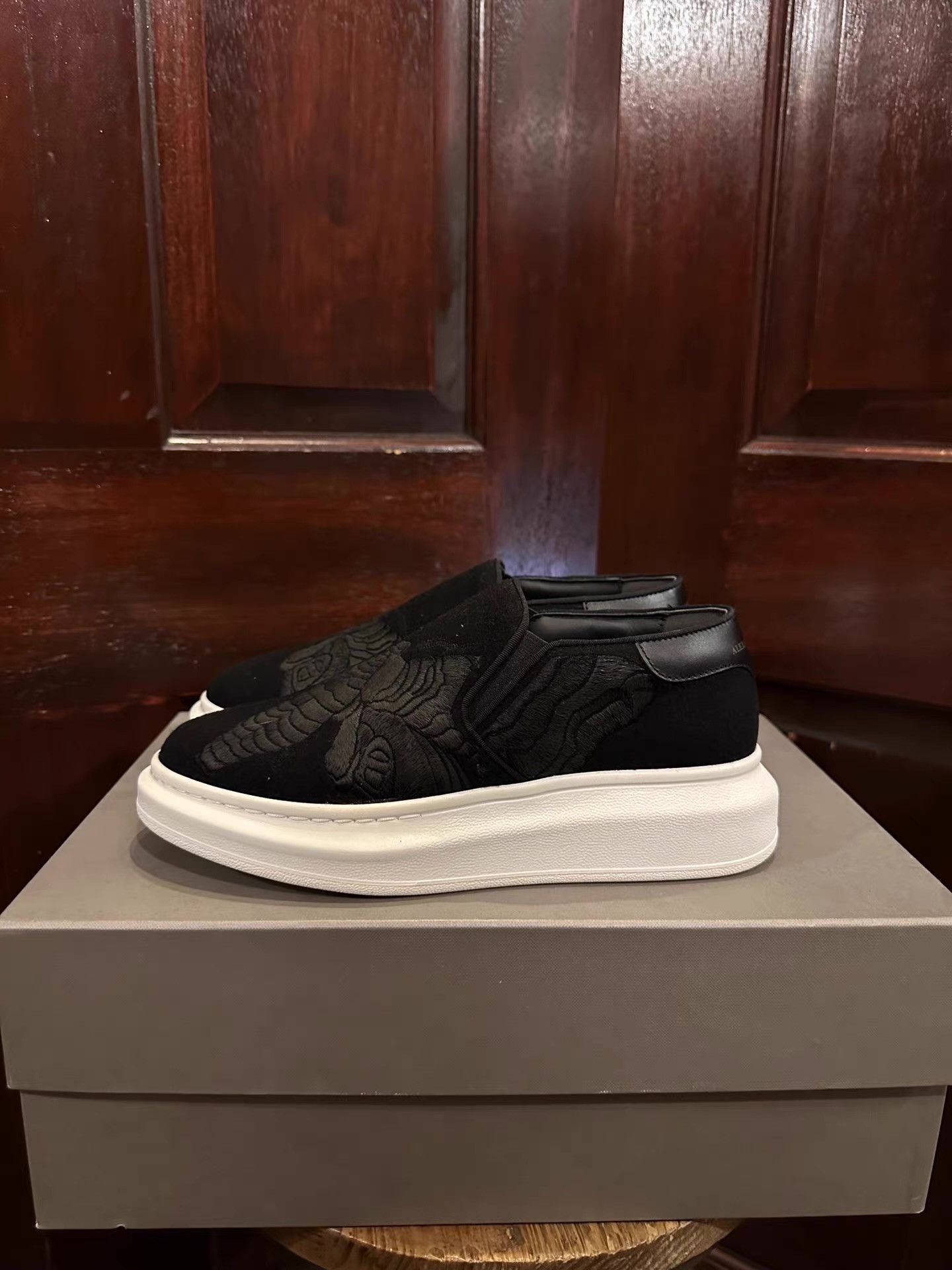 Alexander McQueen Alexander McQueen Butterfly Embroidery Slip-Ons。Ｑ25 Size US 7 / IT 37 - 4 Thumbnail