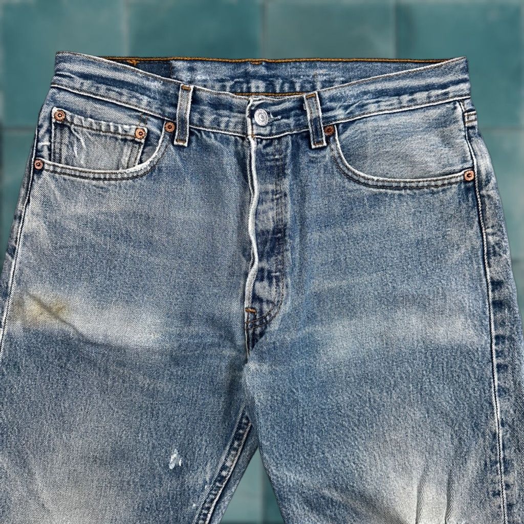 Levi's VINTAGE Levi's 501 Jeans Straight 90s USA Mens Blue Light Wash 33x32 501 Series Regular Denim Cotton-Blend Not-Available? Size US 33 - 1 Thumbnail