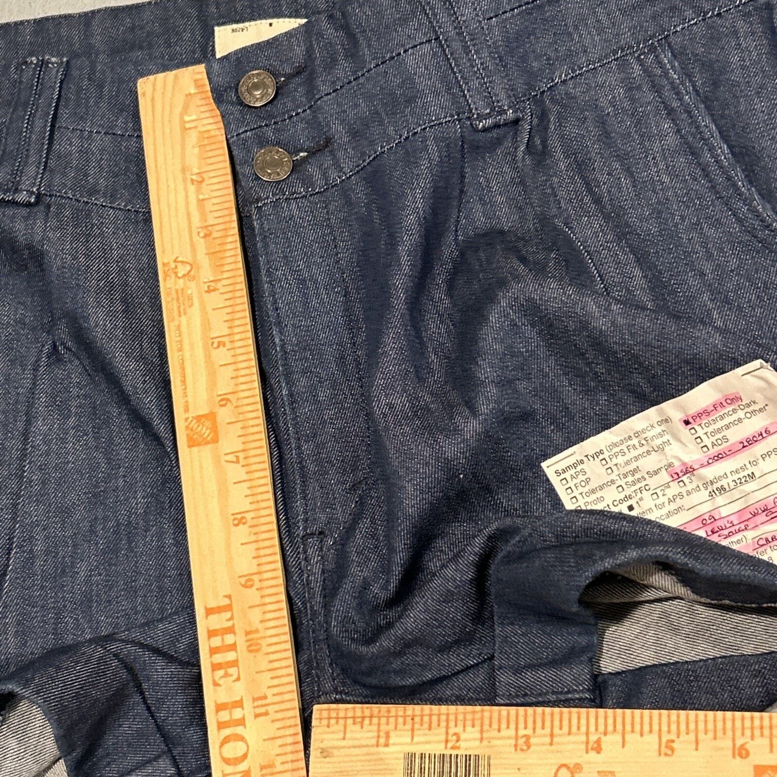 Levi's Levis Shorts WomenS Sz 16 38X4 SAMPLE Deadstock Y2K Chrissy Size US 38 / EU 54 - 10 Thumbnail