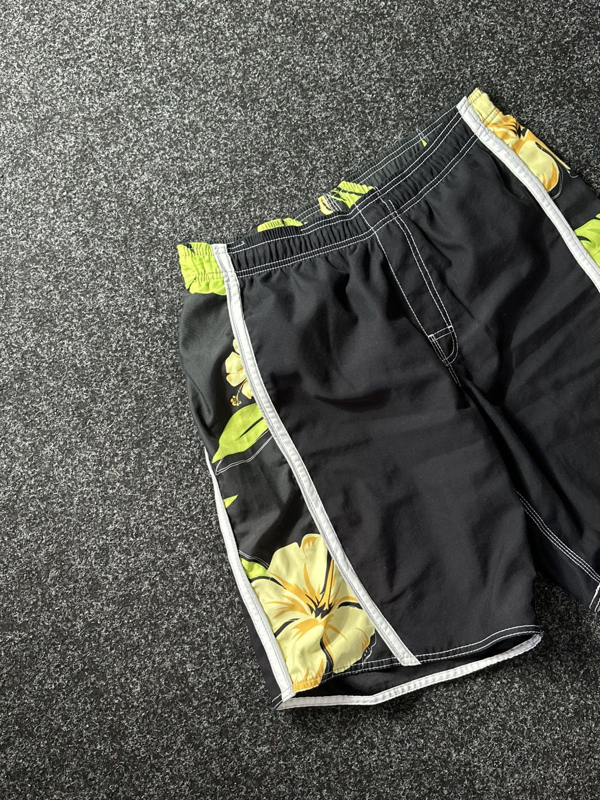 Billabong × Vintage 🚨RARE BILLABONG BIG LOGO SWIMM SHORTS Y2K SURF VINTAGE Size US 35 - 2 Thumbnail