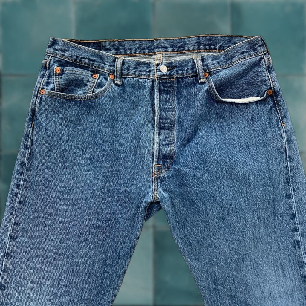Levi's Levi's 501 Jeans Mens 38x32 Denim Blue Straight Leg Button Fly 5-Pocket Regular Fit Size US 38 / EU 54 - 1 Thumbnail