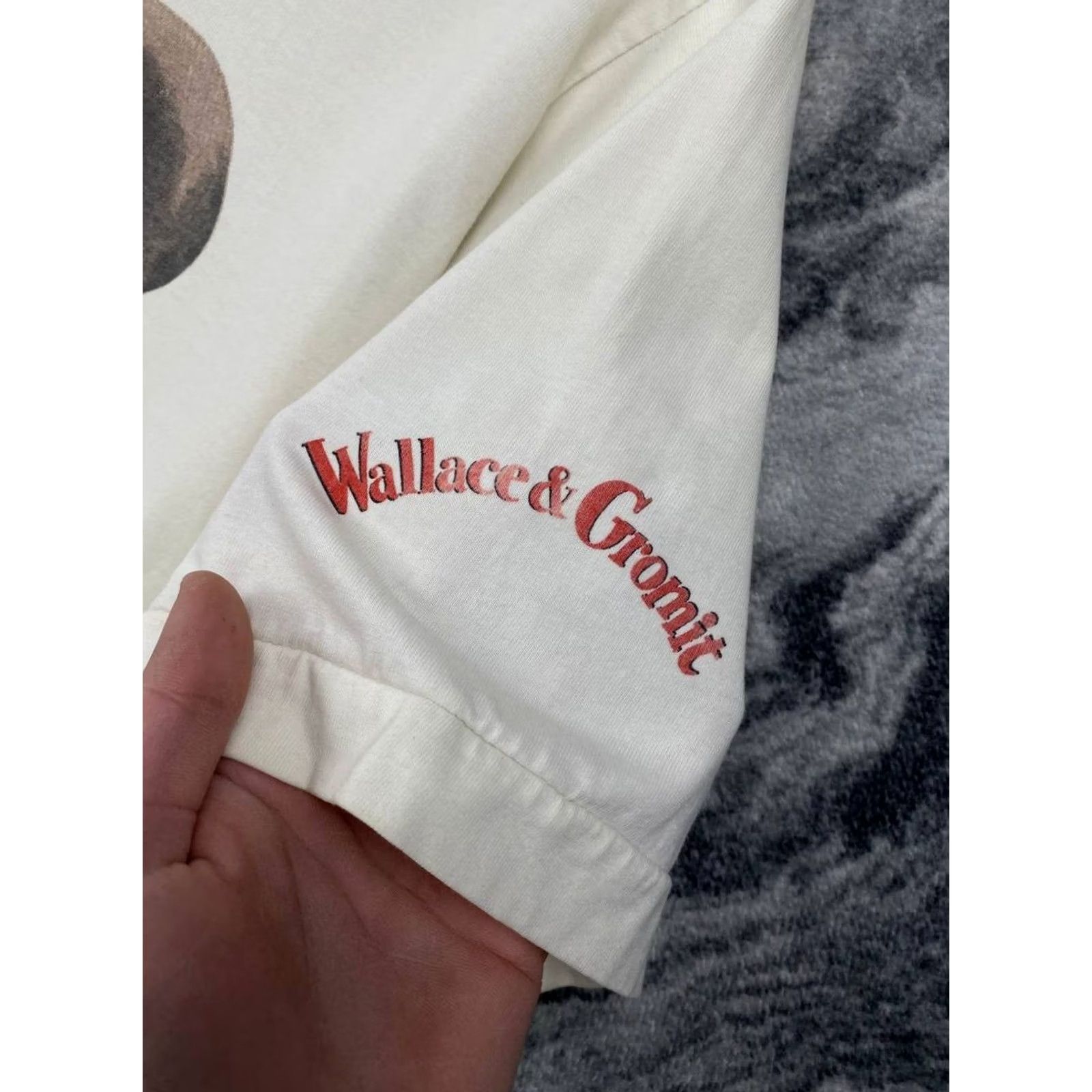 MZ Wallace VINTAGE Wallace & Gromit Officially Licensed Big Logo T Shirt Men M White Cotton Short Sleeve 58 73 51 Logo Mens Size US M / EU 48-50 / 2 - 2 Thumbnail