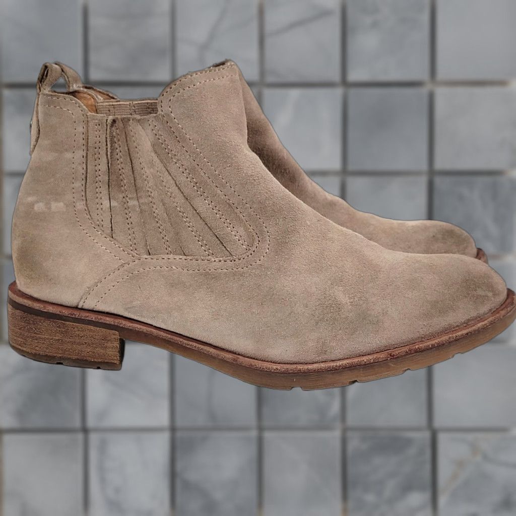 Vintage Sofft Bellis III Womens 8 M Beige Suede Chelsea Boots Block Heel Ankle Leather Insole Rubber Comfort Size US 8 / IT 38 - 1 Thumbnail