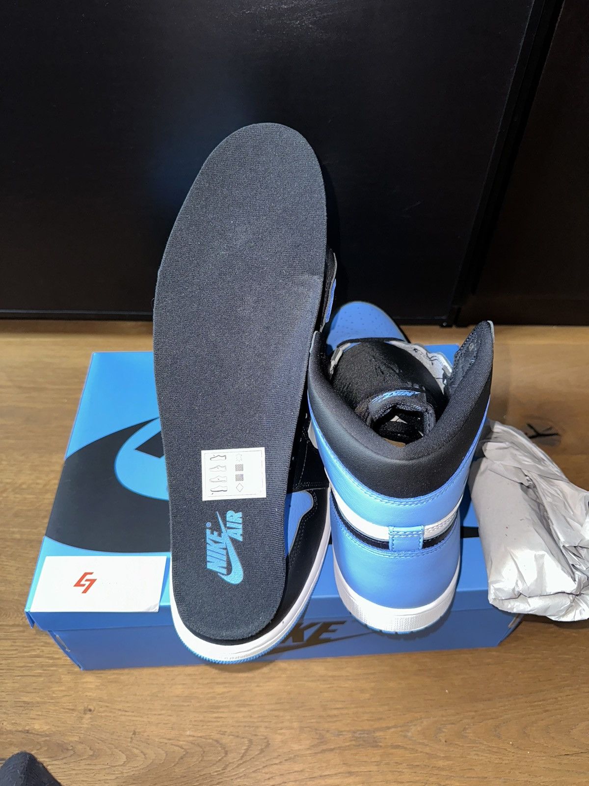 Jordan Brand × Nike Air Jordan 1 Retro High „UNC TOE“ Size US 12 / EU 45 - 4 Thumbnail