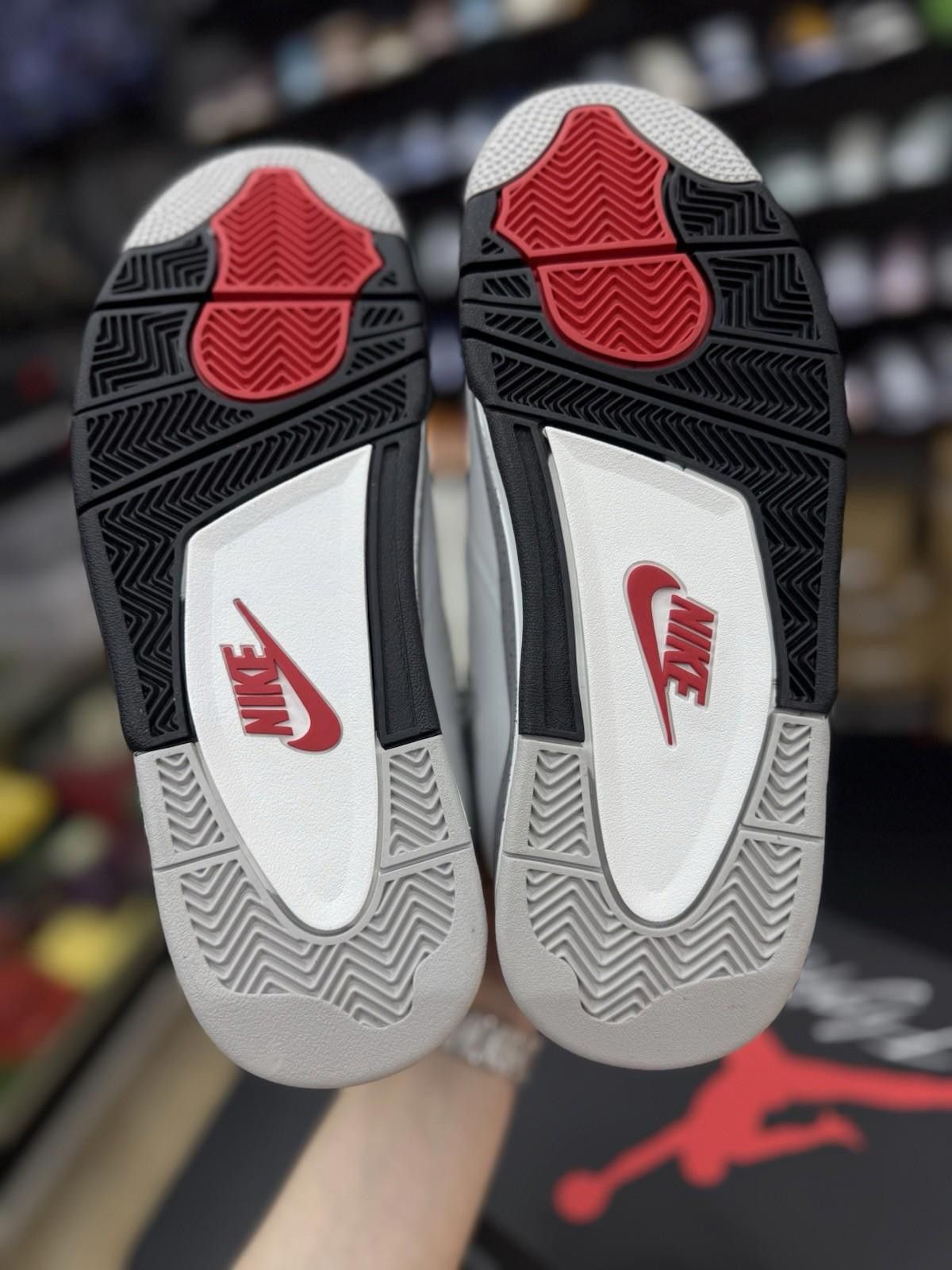 Jordan Brand DS Air Jordan 4 Retro OG 2025 White Cement Size 8.5 Men’s Size US 8.5 / EU 41-42 - 9 Thumbnail