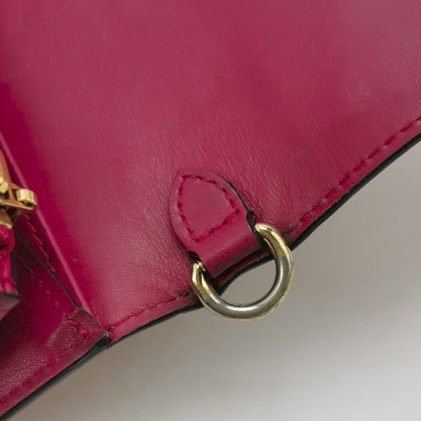 Louis Vuitton Louis Vuitton (LV) Sarah patent leather solid color embosse Size ONE SIZE - 3 Thumbnail