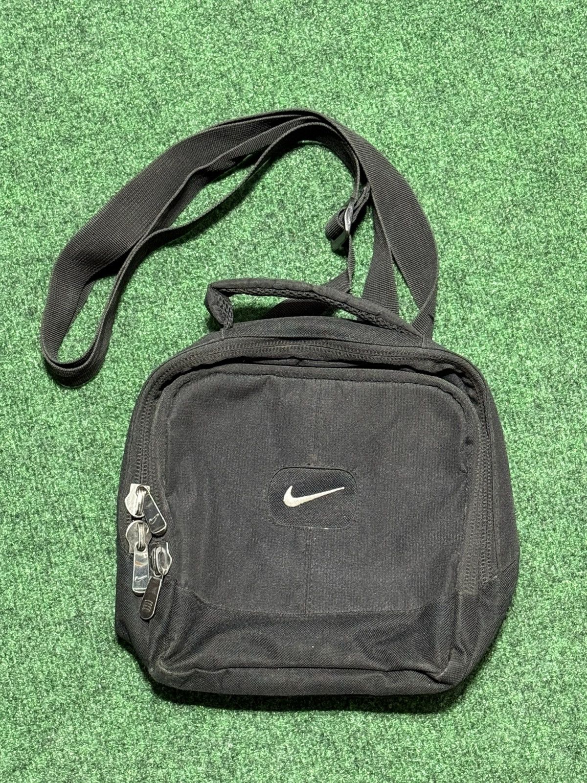 Nike Vintage Nike Swoosh Crossbody Bag Size ONE SIZE - 1 Thumbnail