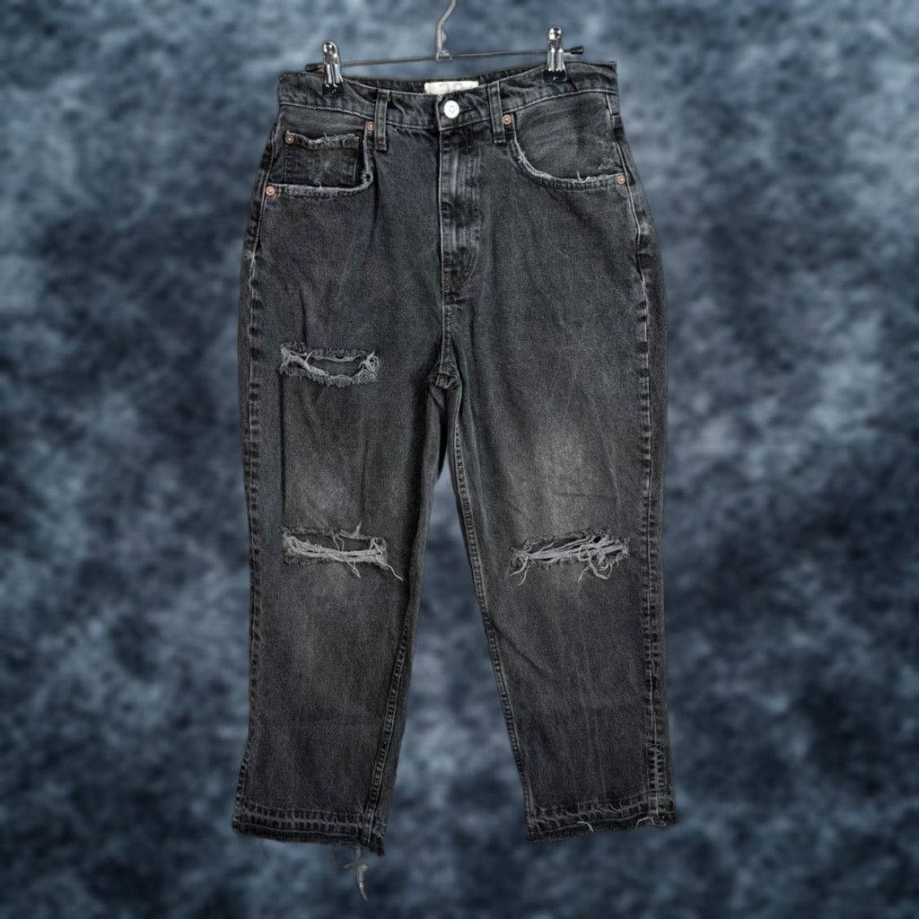 Vintage We The Free Distressed Black High-Waisted Straight Leg Jeans Raw Hem Womens 2 Size 28" / US 6 / IT 42 - 1 Thumbnail