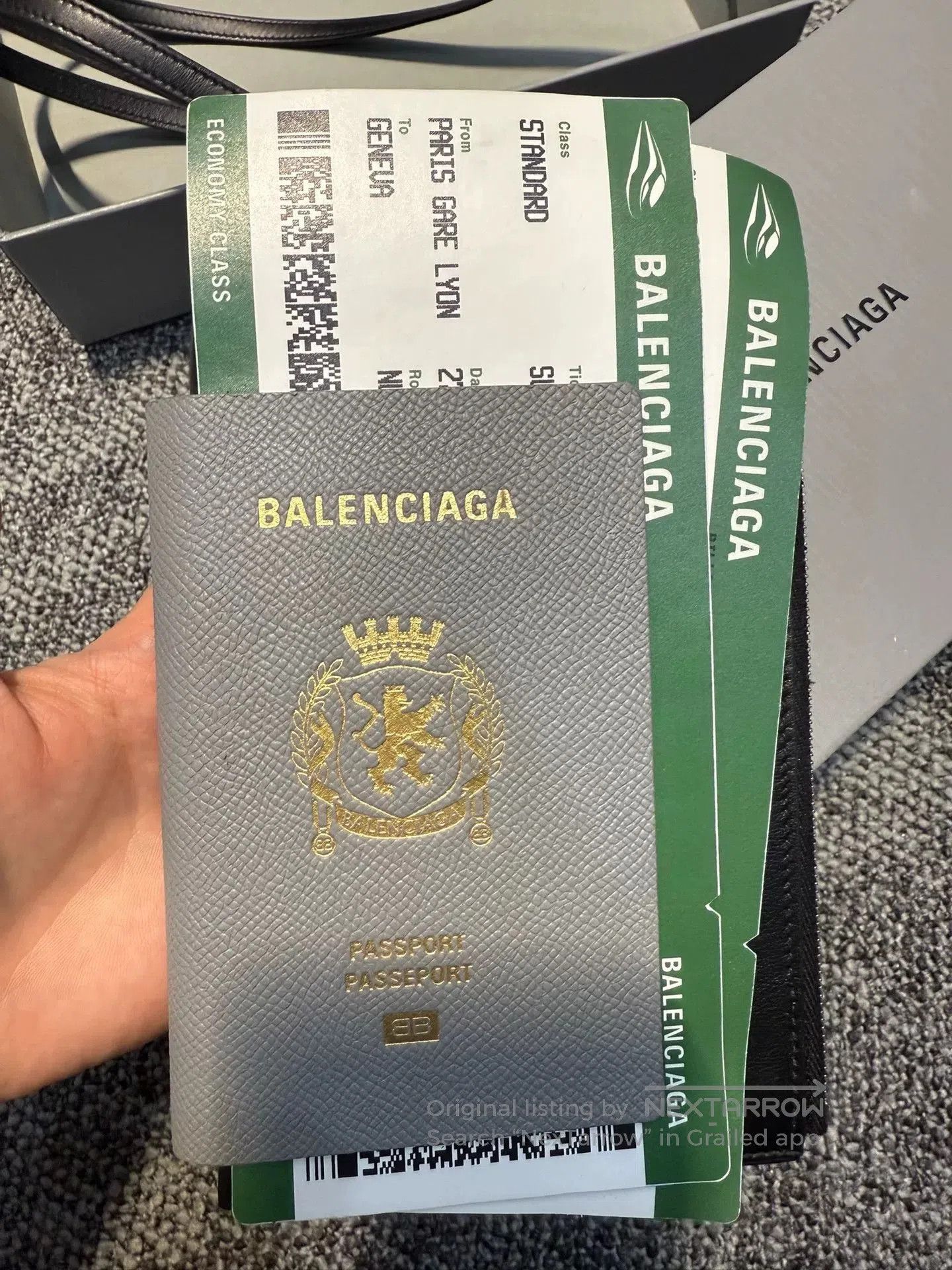 Balenciaga Balenciaga Passport Phone Bag. Size ONE SIZE - 3 Thumbnail